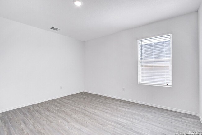 Building Photo - 15115 Greenfield Ml