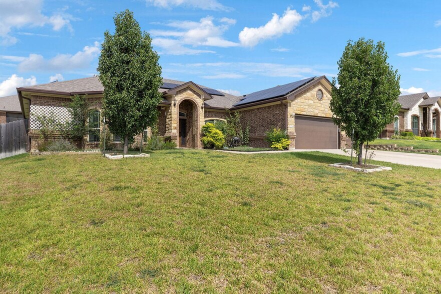 Building Photo - 2026 Henrietta Ave