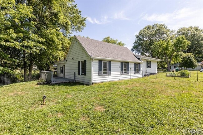 Building Photo - 417 N John St