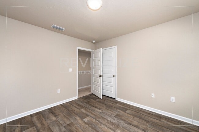 Building Photo - HALF-OFF DEPOSIT SPECIAL! Stunning 2-Story 4 BD 2.5 BA House in Spanish Fort!