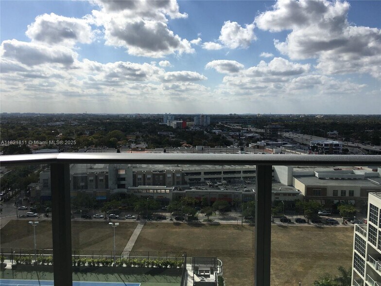 Building Photo - 121 NE 34th St