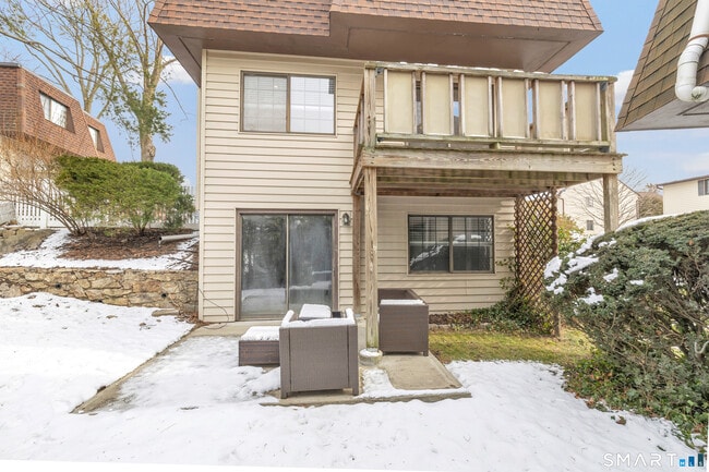 Building Photo - 202 Soundview Ave