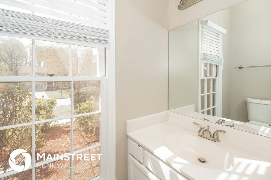 Building Photo - 8418 Waverly Dr