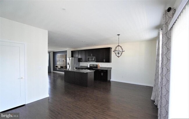 Building Photo - 13 Jessop Ln