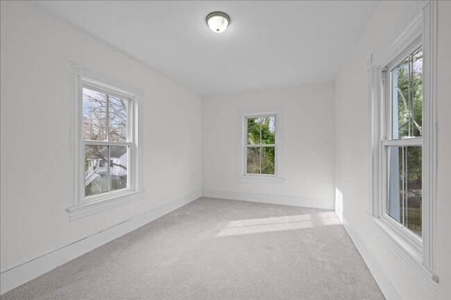 Building Photo - 258 Douglas Ave