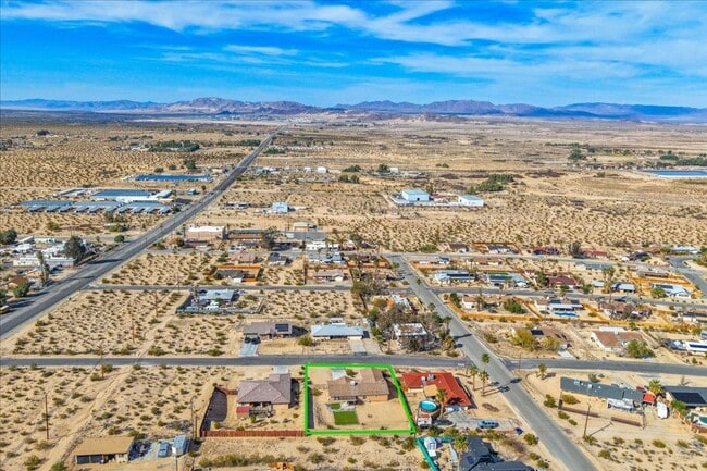 Building Photo - 29 Palms home in great neighborhood!