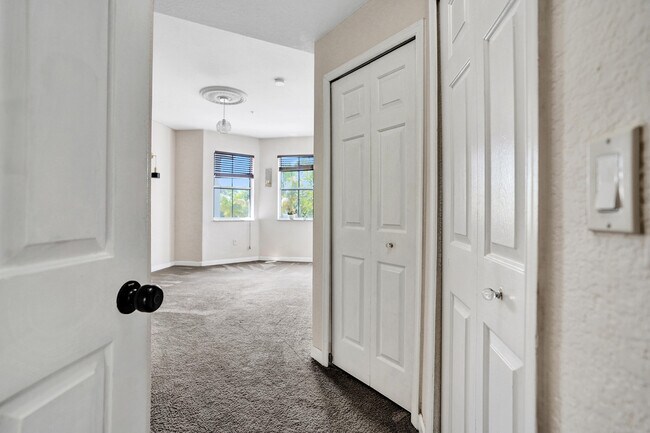 Building Photo - 3911 Shoma Dr