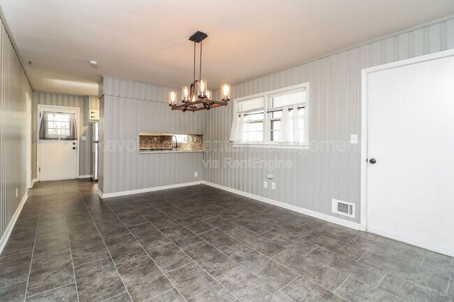 Building Photo - 24 Chestnut Dr