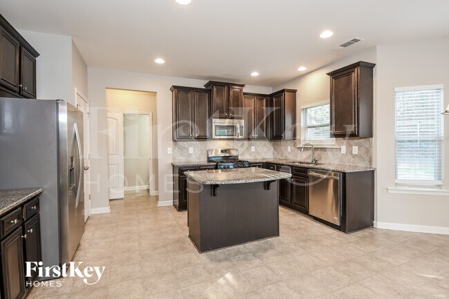 Building Photo - 204 Sleepy Way