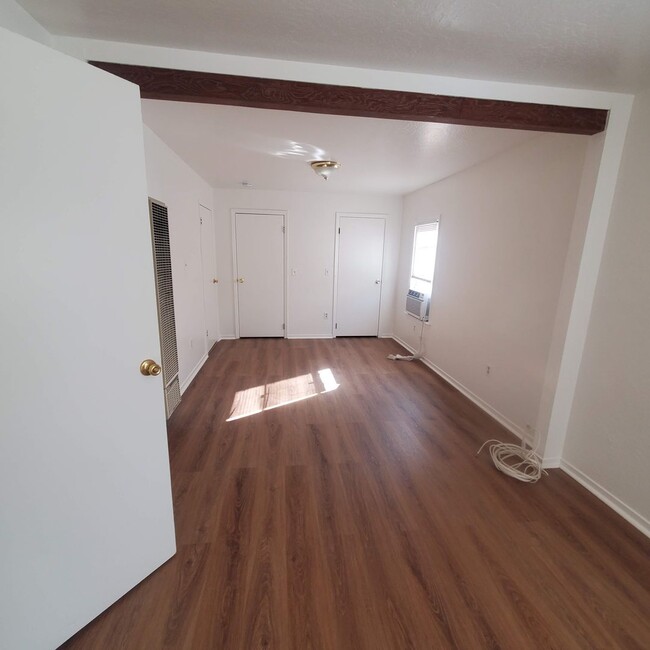 Building Photo - Convenient 1bd/1ba Livermore Duplex w laundry