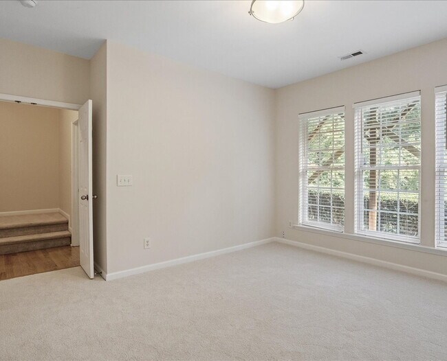 Building Photo - Gorgeous Townhome in Great Raleigh Location!