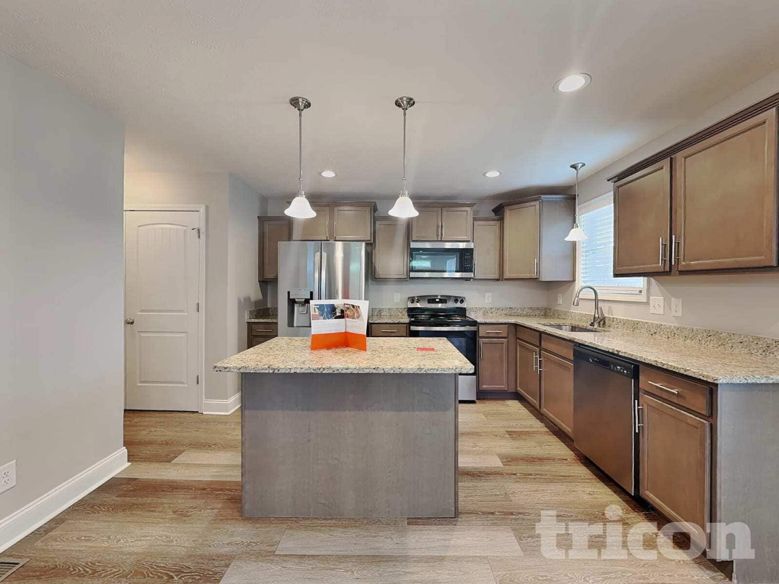 Building Photo - 204 Bonnell Dr