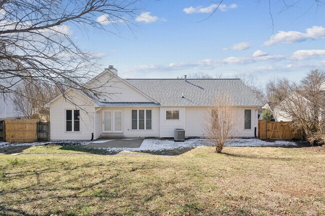Building Photo - 17 S Pointe Ln