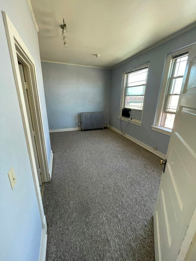 Building Photo - 109 1/2 East 6th Street