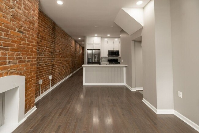Building Photo - E 11th Ave 162-164 MLR