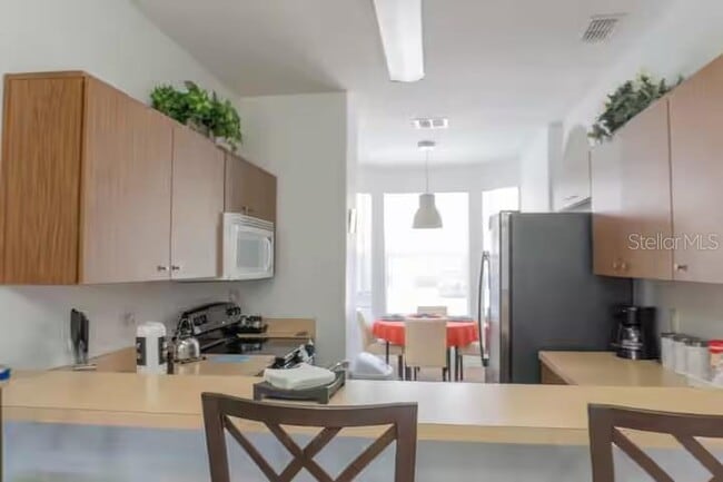 Building Photo - 1139 S Beach Cir