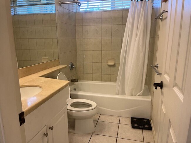 Building Photo - Live the Resort Life in this Furnished 2 Bedroom / 2 Bath Condo