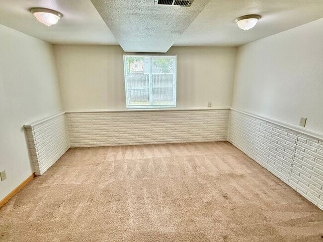 Building Photo - Tri-level Home with 4 bedrooms in Loveland!