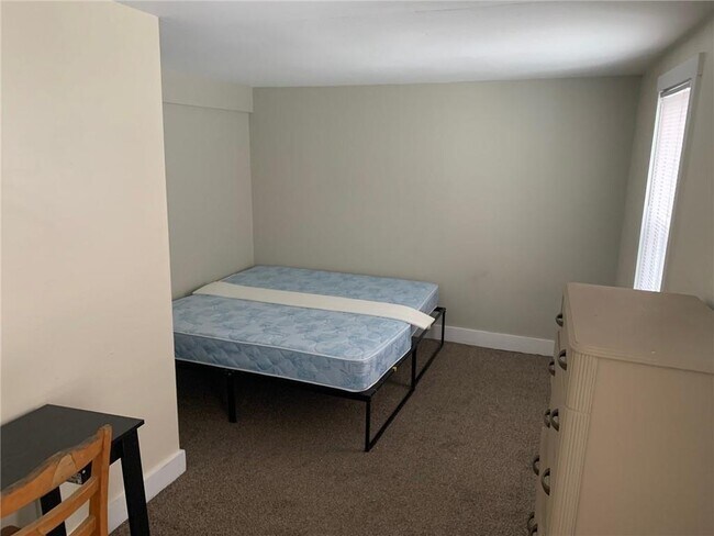 Building Photo - 42 Lee Ave