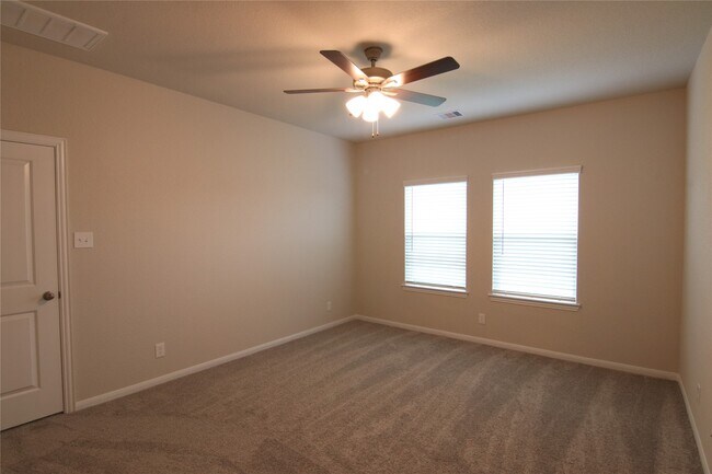 Building Photo - 24010 Farmstead Dr