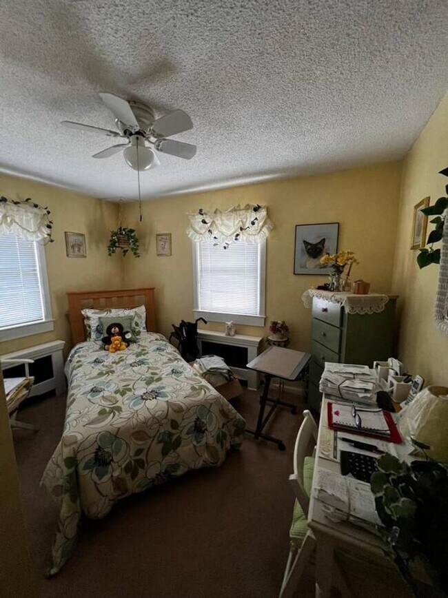Building Photo - Lovely Cherry Hill Parke 2nd floor 2 bedro...