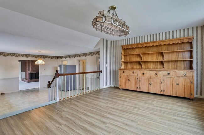 Building Photo - 334 S River Rd