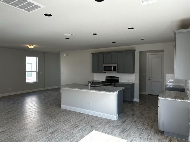 Building Photo - 109 Riverhill Dr