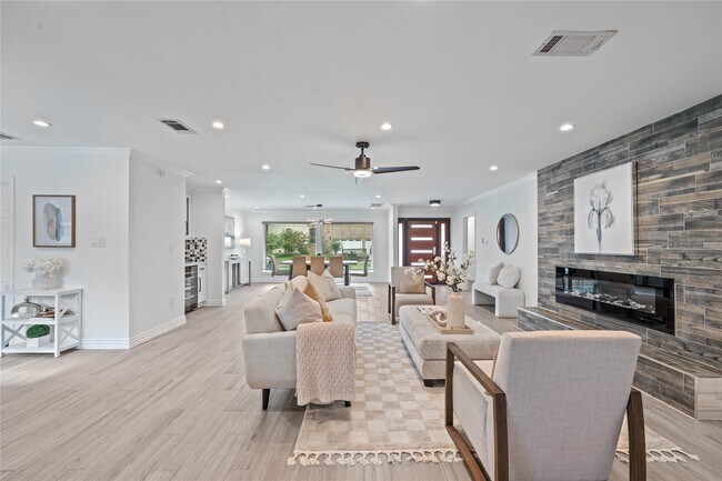 Building Photo - 9022 Quebec Dr