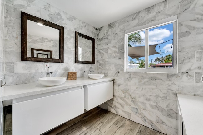 Building Photo - 2291 SE 15th St