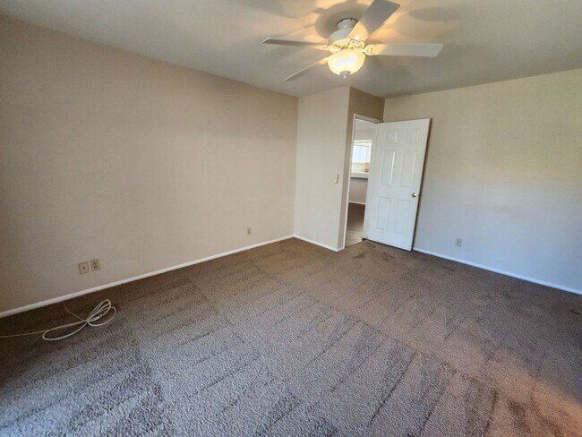 Building Photo - Lovely 2 Bed 2 Bath Downstairs Condo in Gr...