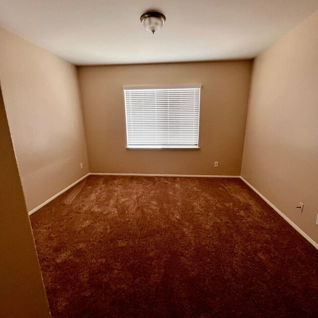Building Photo - 5 BEDROOM VICTORVILLE HOME