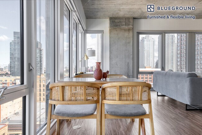 Building Photo - 165 North Des Plaines Street-SI FL12-ID748