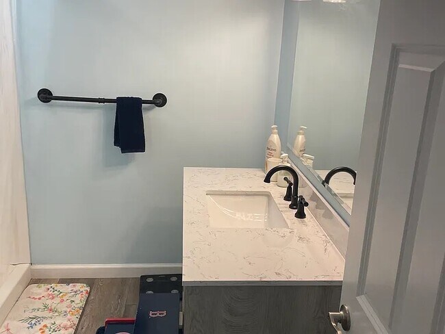 Building Photo - 14 Heartwood Way