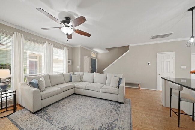 Building Photo - 1413 W 26th St