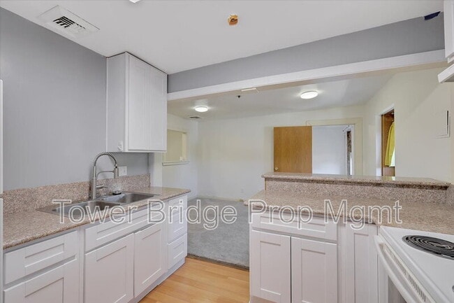 Building Photo - 122 I St