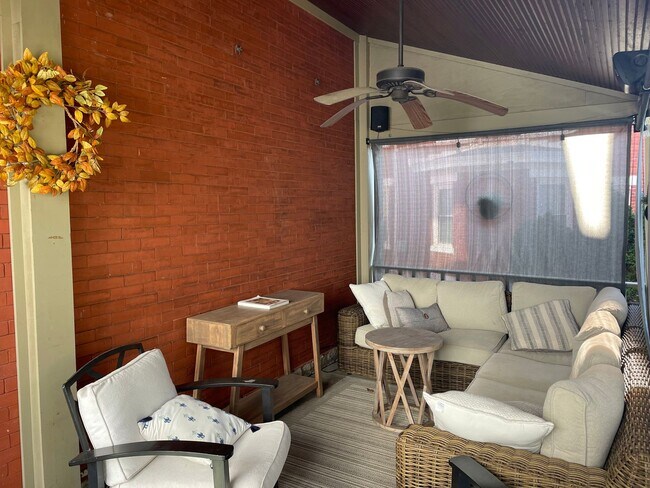 Building Photo - HYDE PARK SINGLE FAMILY HOME WITH OFF-STREET PARKING AND PATIO