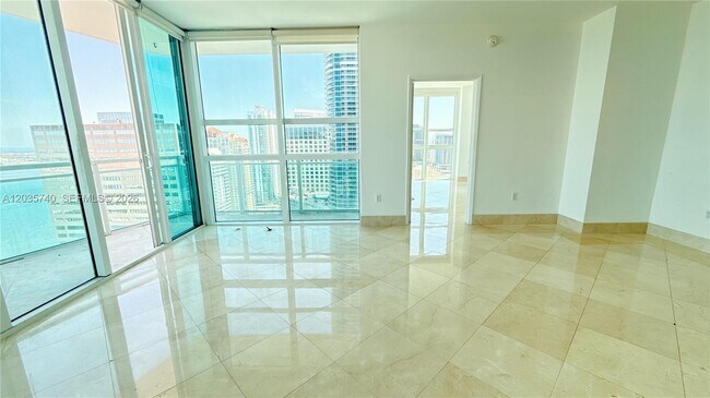 Building Photo - 950 Brickell Bay Dr