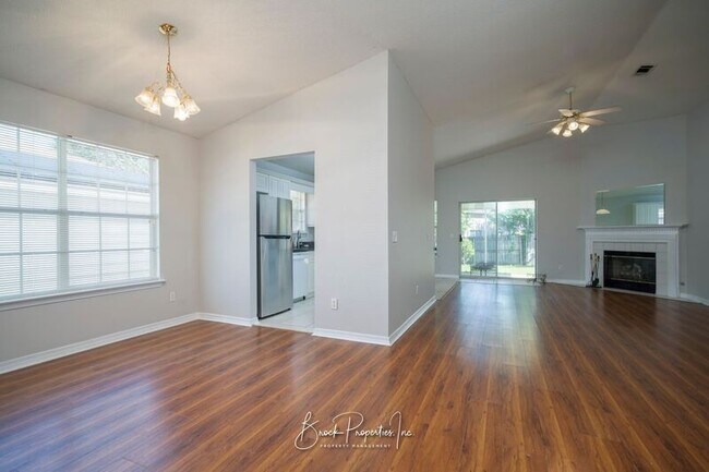 Building Photo - 3020 Desert St