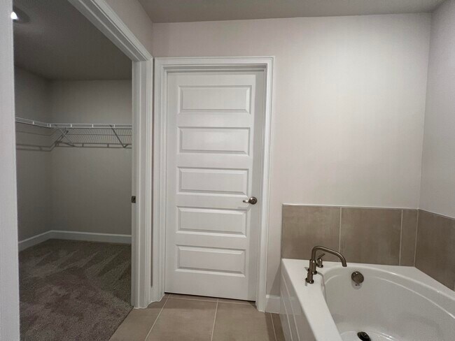 Building Photo - 8638 Giovanni Ave