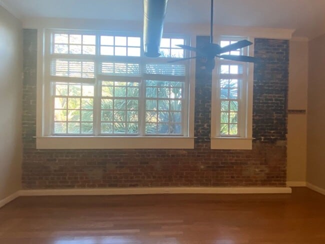 Building Photo - Charming 2-bedroom Condo- Old Shandon