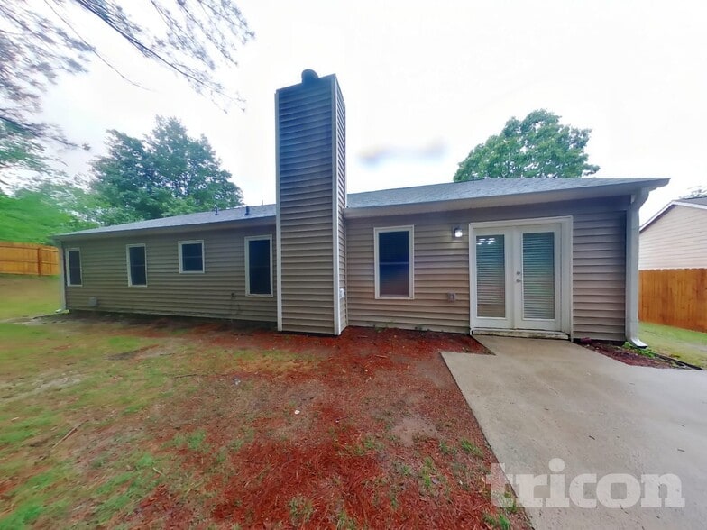 Building Photo - 811 Riverstone Ln