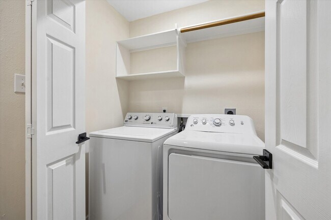 Building Photo - 7 Wineberry Pl