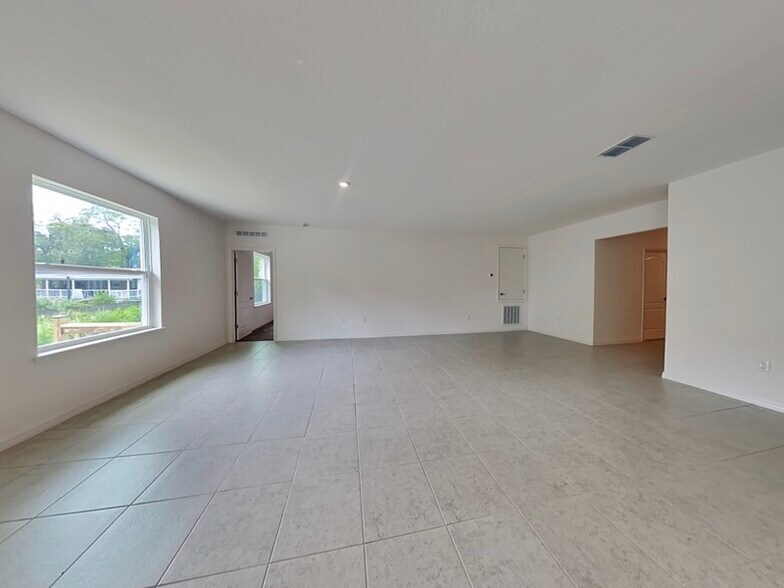 Building Photo - 1330 Chris Ave