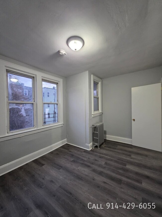 Building Photo - 120 Waverly St