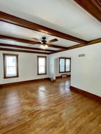 Building Photo - Beautiful & Spacious 3 Bedroom Rental Home...