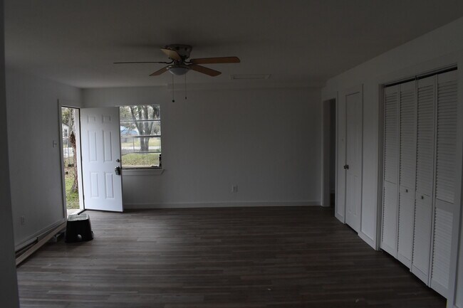 Building Photo - 108 E Kirby Ave