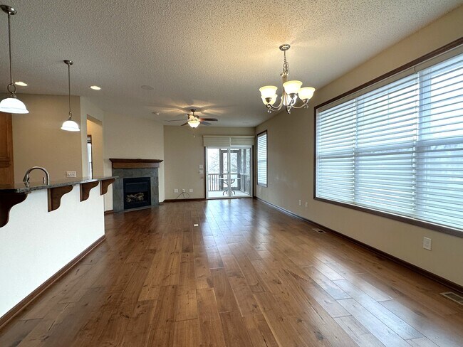 Building Photo - 6218 Shadyview Ln N