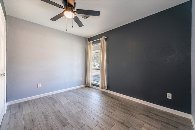 Building Photo - 10914 Keese Dr