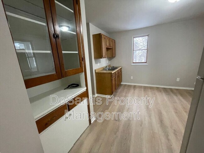 Building Photo - 1000 Duss Ave