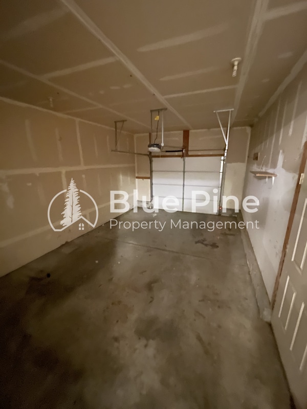 Building Photo - 345 S Byron Ave